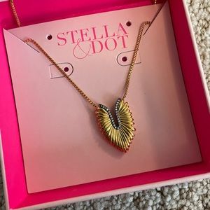 Stella & Dot Pegasus Pendent necklace, new in box!